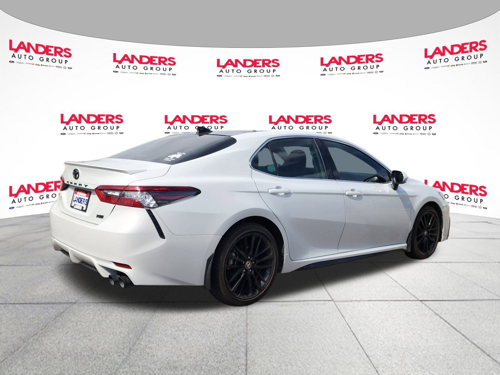 2022 Toyota Camry XSE photo 3