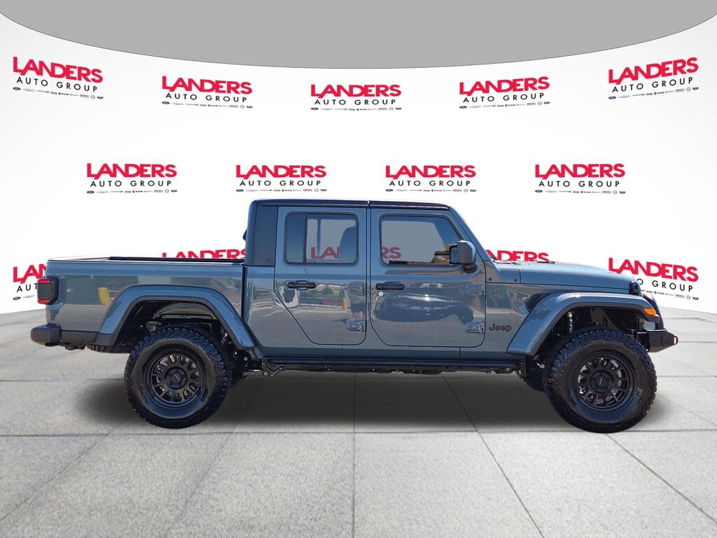 Used 2025 Jeep Gladiator Willys Truck Crew Cab
