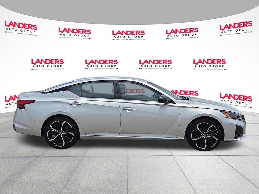 Used 2024 Nissan Altima 2.5 SR Sedan
