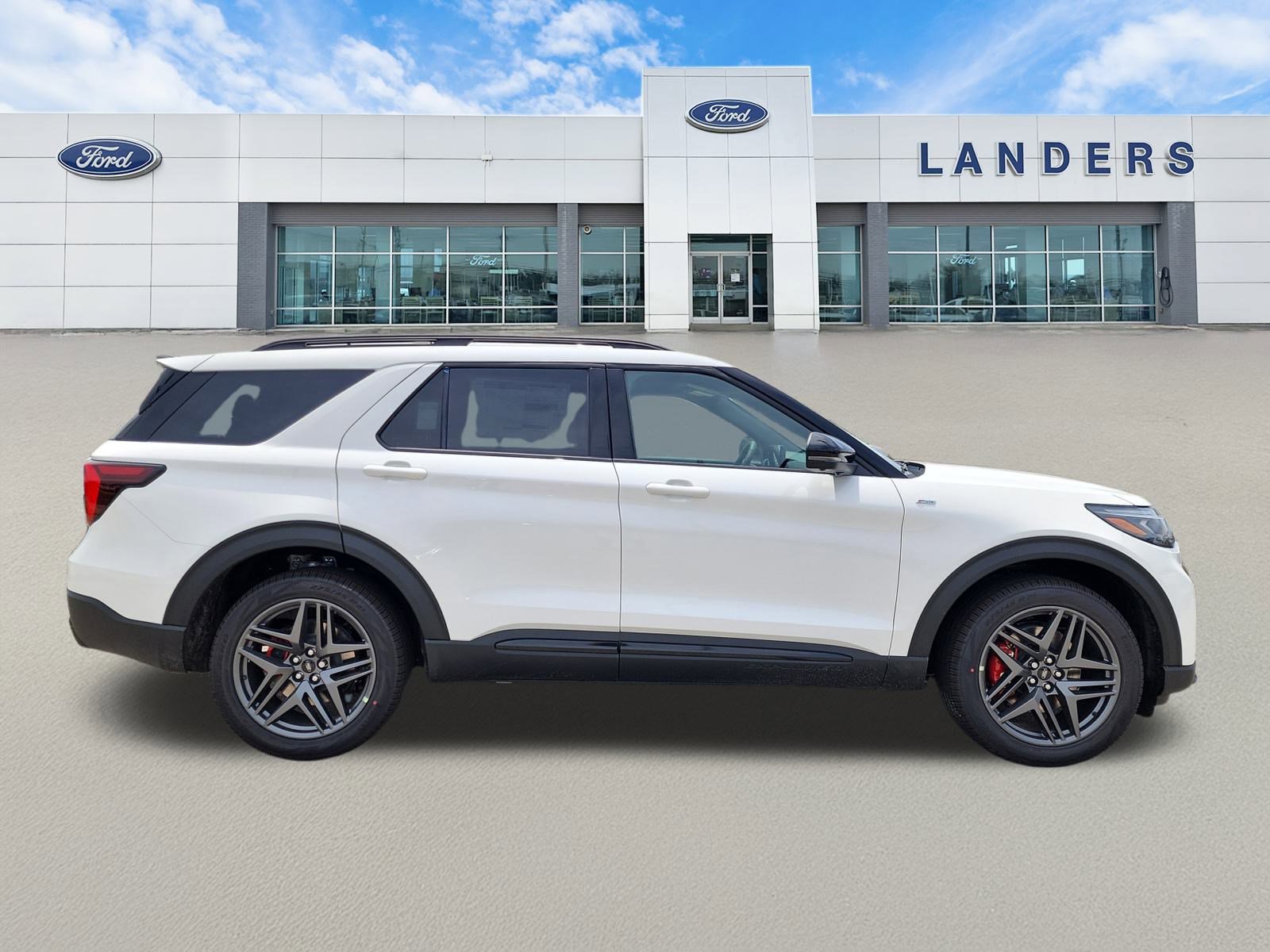 2025 Ford Explorer ST-Line photo 2