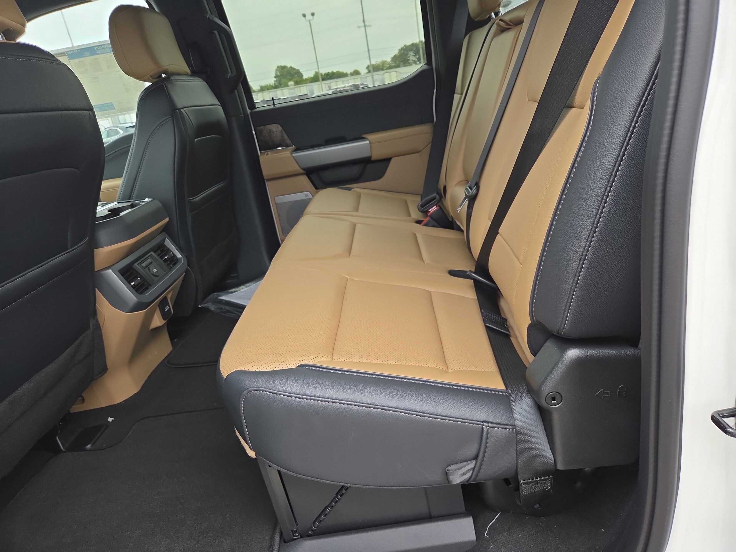 2025 Ford F-250 Lariat photo 4