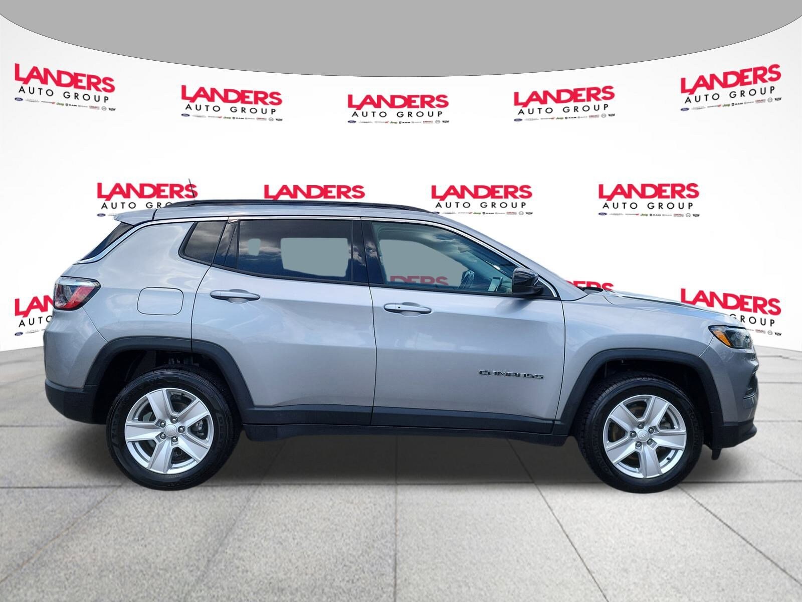 2022 Jeep Compass Latitude photo 2