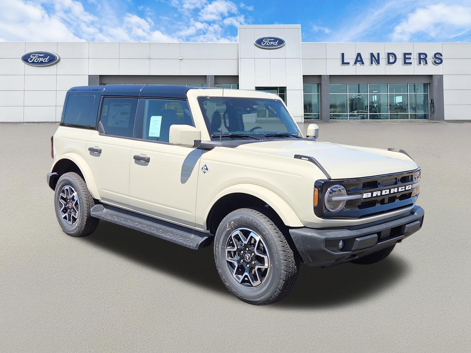 2026 Ford Bronco Outer Banks 4x4's photo