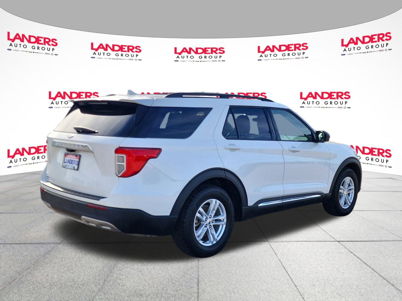 2023 Ford Explorer XLT photo 3