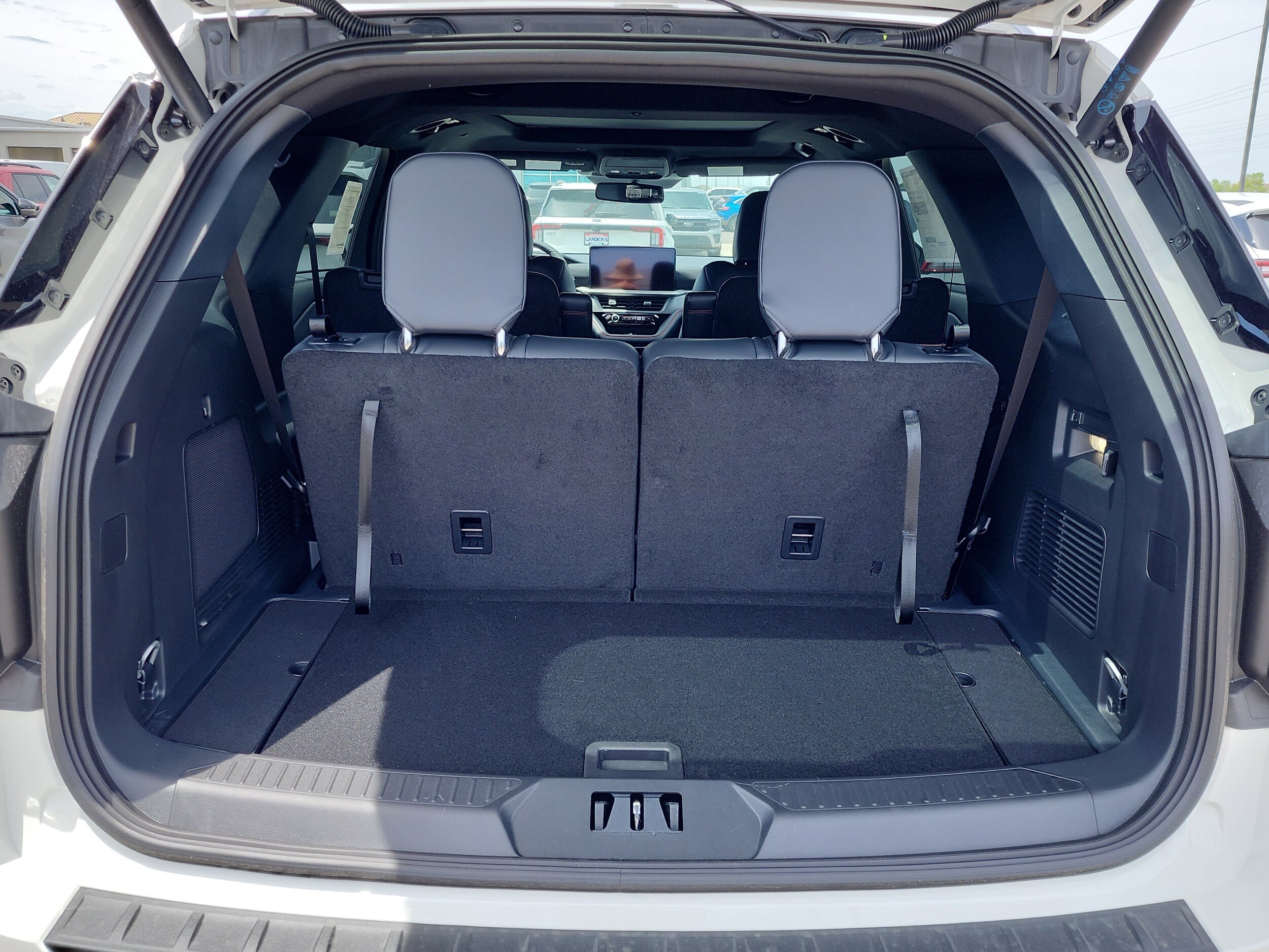 2025 Ford Explorer ST-Line photo 4