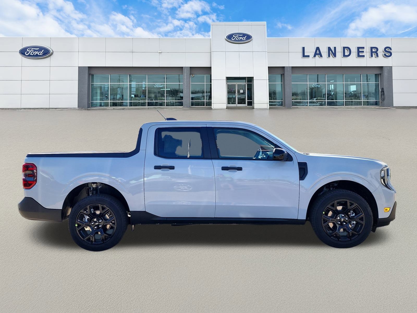 2025 Ford Maverick XLT photo 2