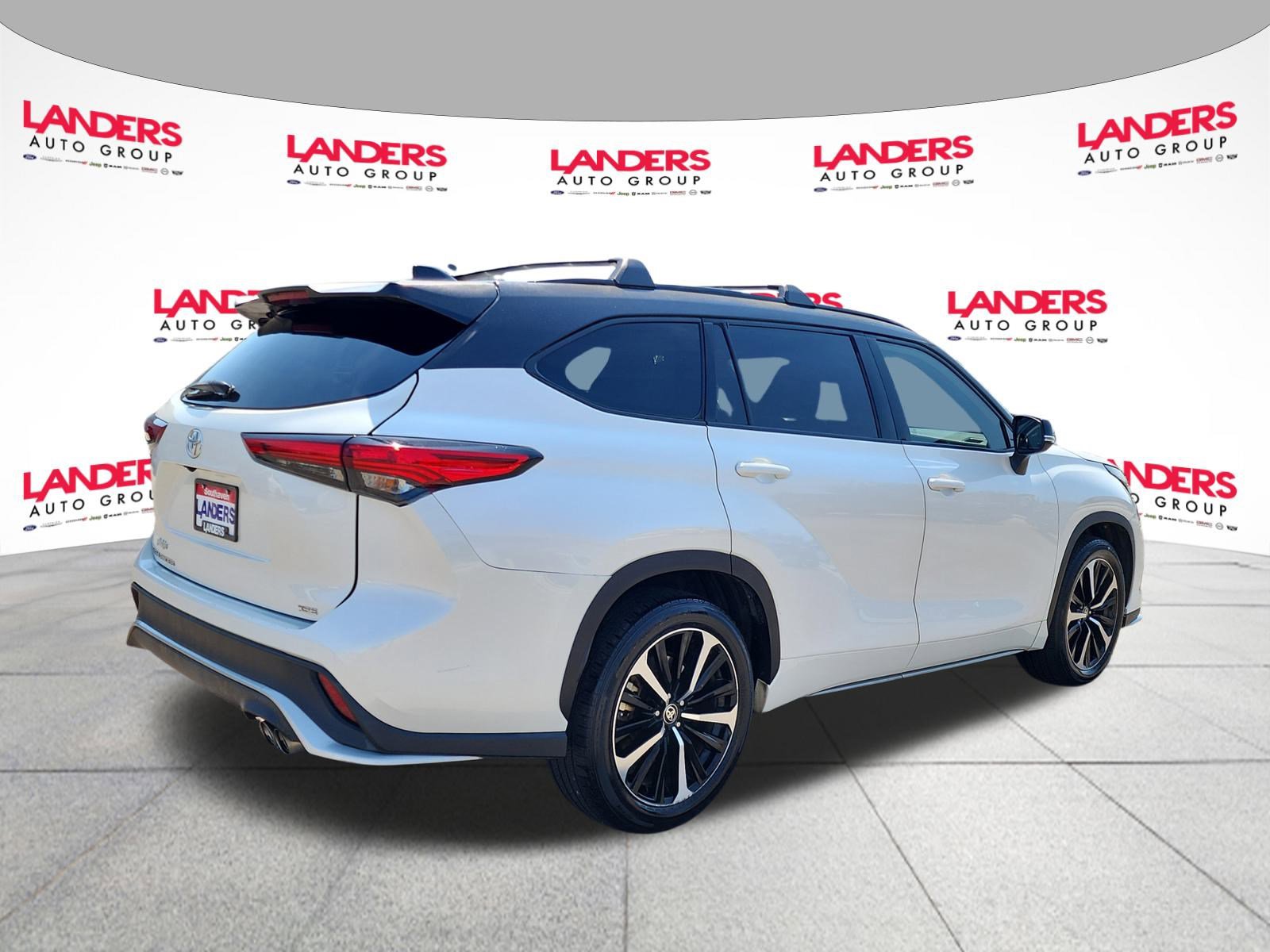 2021 Toyota Highlander XSE photo 3
