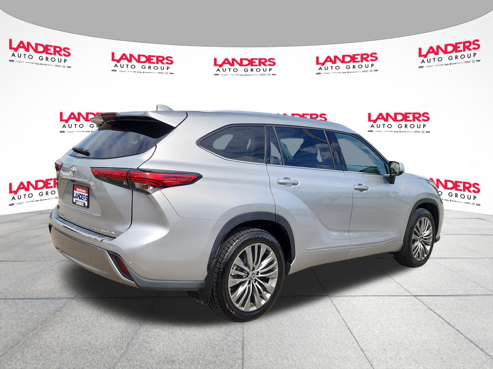 2021 Toyota Highlander Platinum photo 3