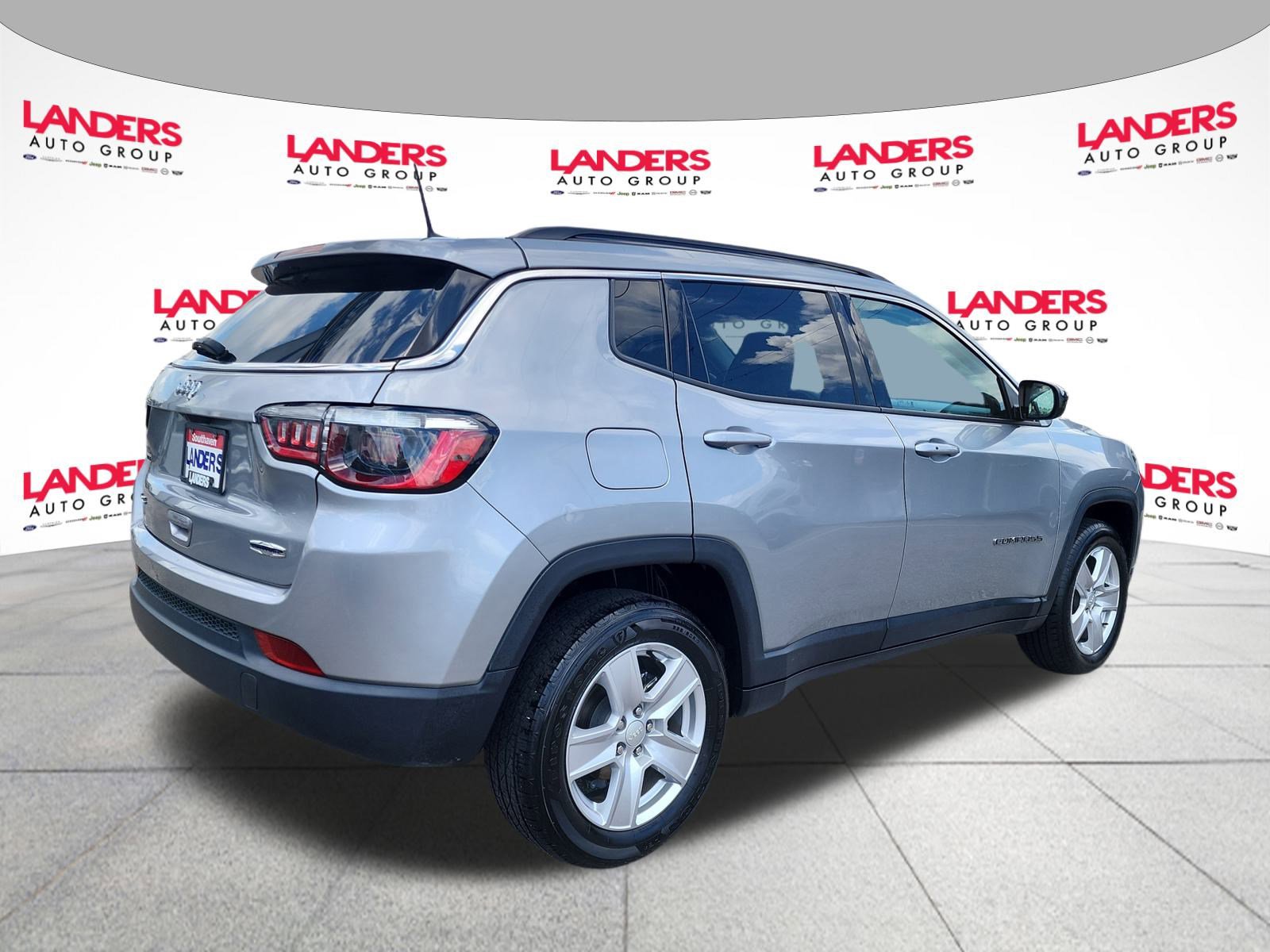 2022 Jeep Compass Latitude photo 3