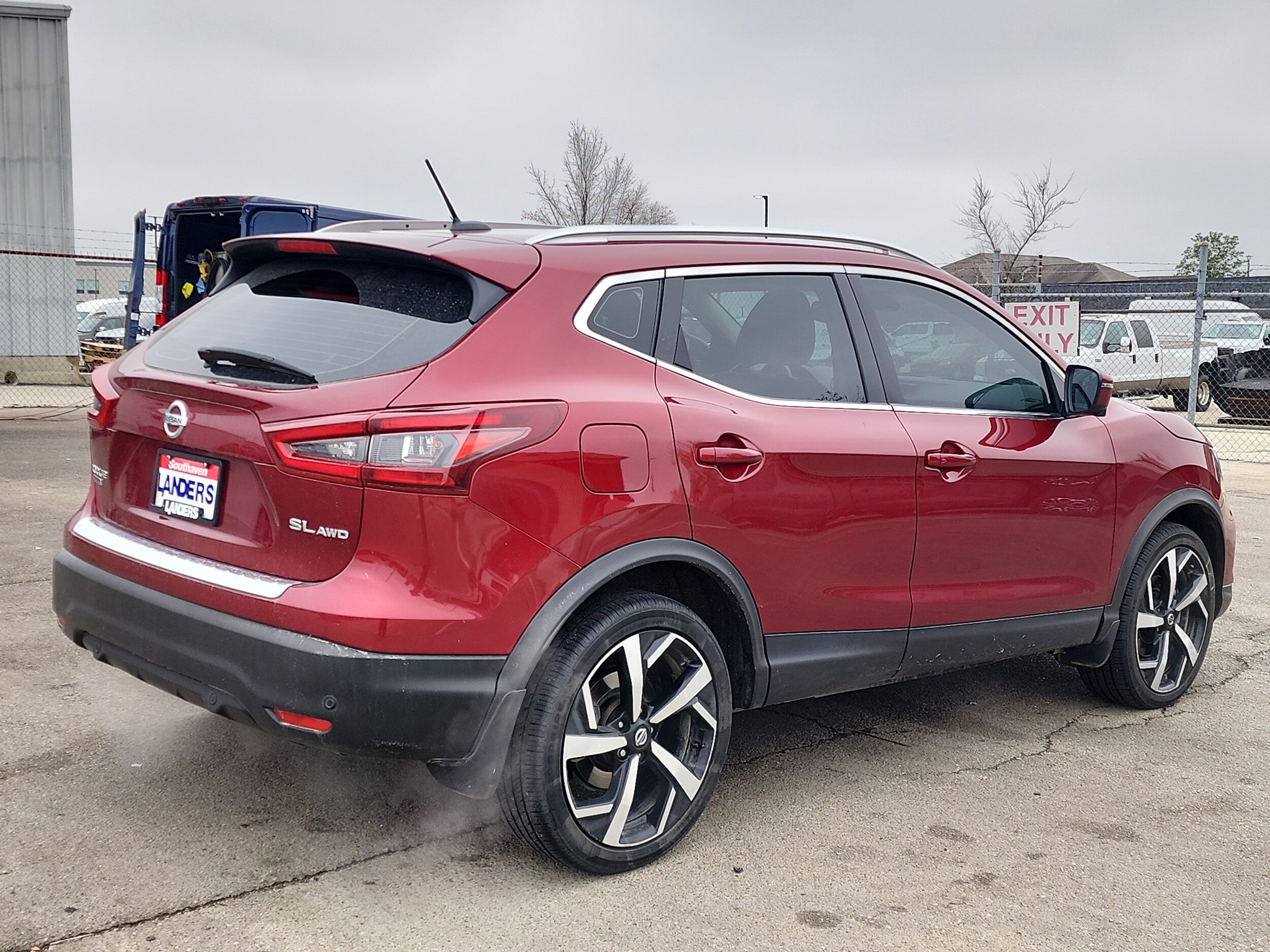 2022 Nissan Rogue Sport SL photo 3