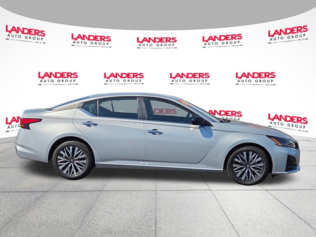 Used 2024 Nissan Altima 2.5 SV Sedan