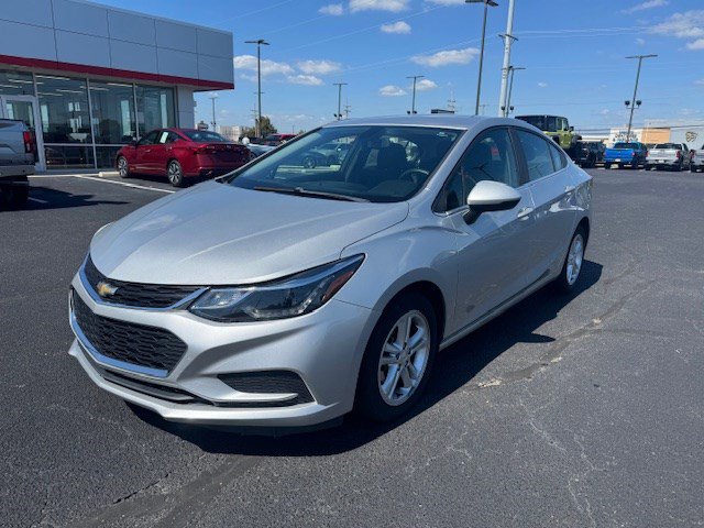 2017 Chevrolet Cruze LT photo 3