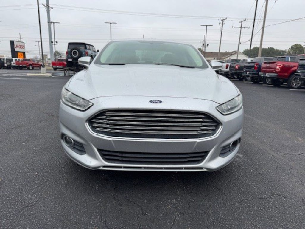 Used 2016 Ford Fusion SE Sedan