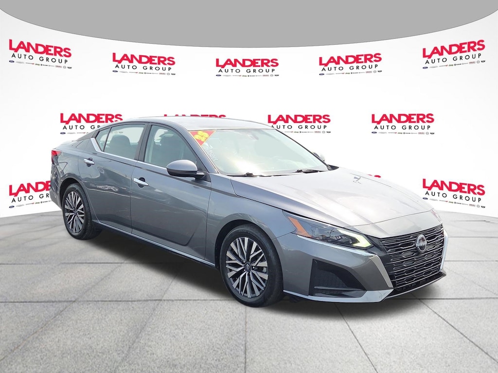 Used 2023 Nissan Altima 2.5 SV Sedan
