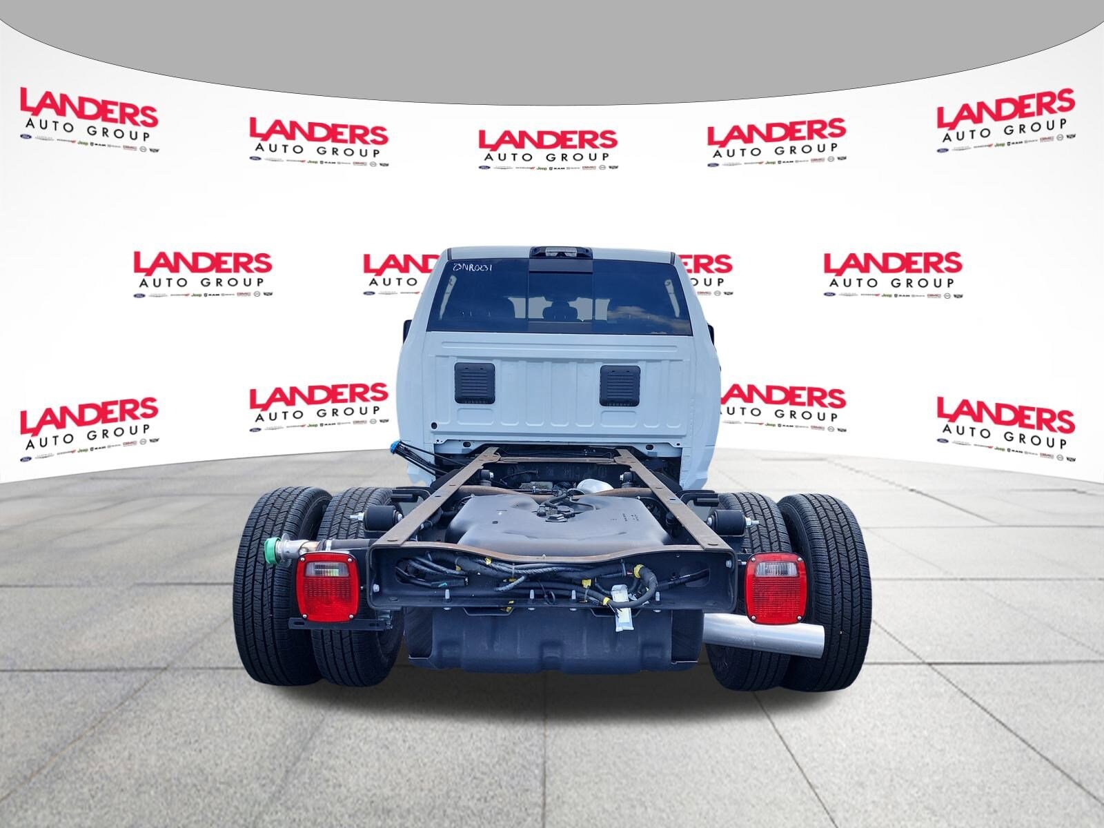 2023 Ram 3500 SLT photo 4