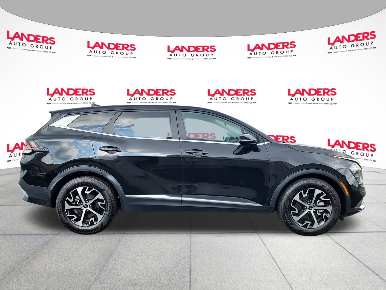 2023 Kia Sportage EX photo 2