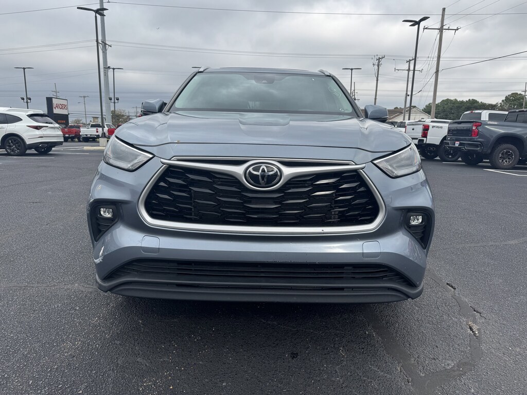 Used 2023 Toyota Highlander XLE XLE FWD