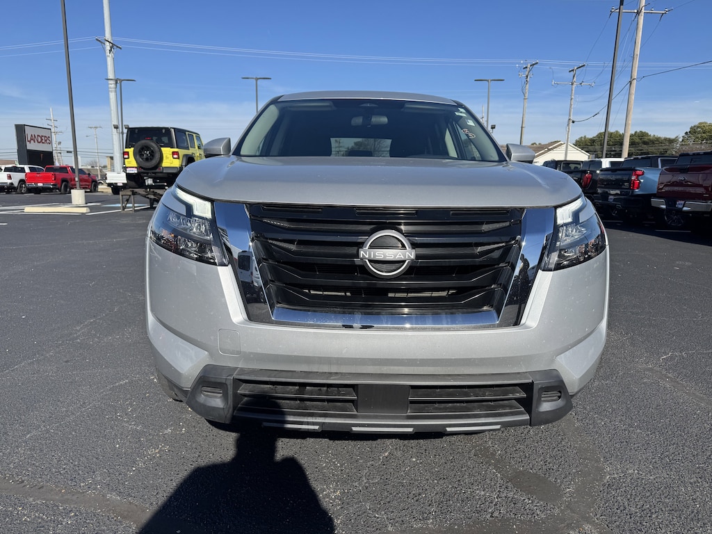 Used 2023 Nissan Pathfinder SV SV 2WD