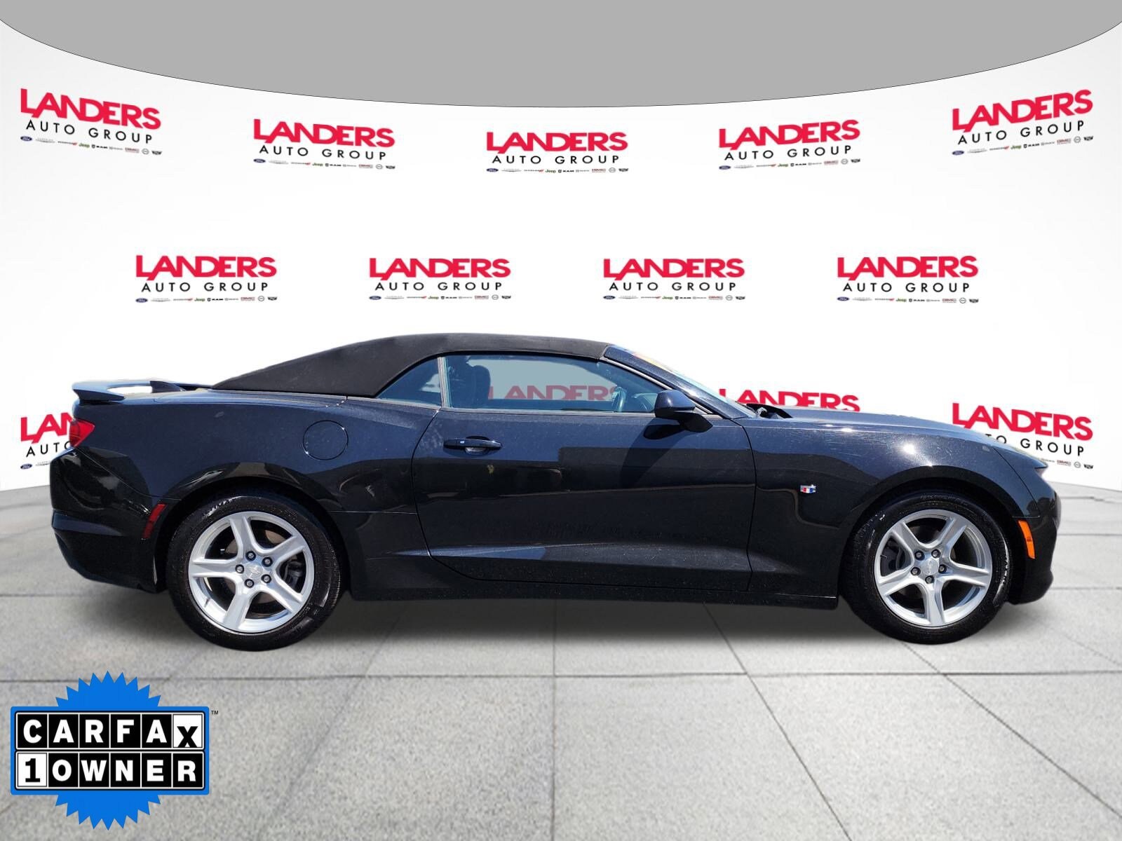 2023 Chevrolet Camaro 1LT photo 2
