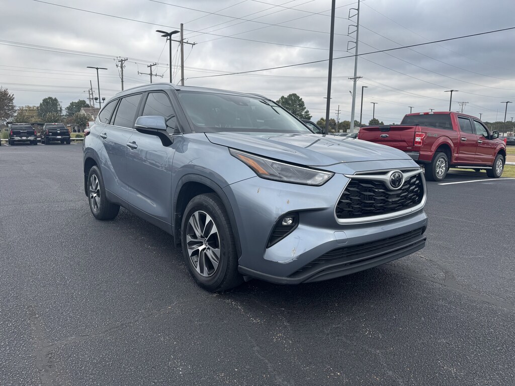 Used 2023 Toyota Highlander XLE XLE FWD