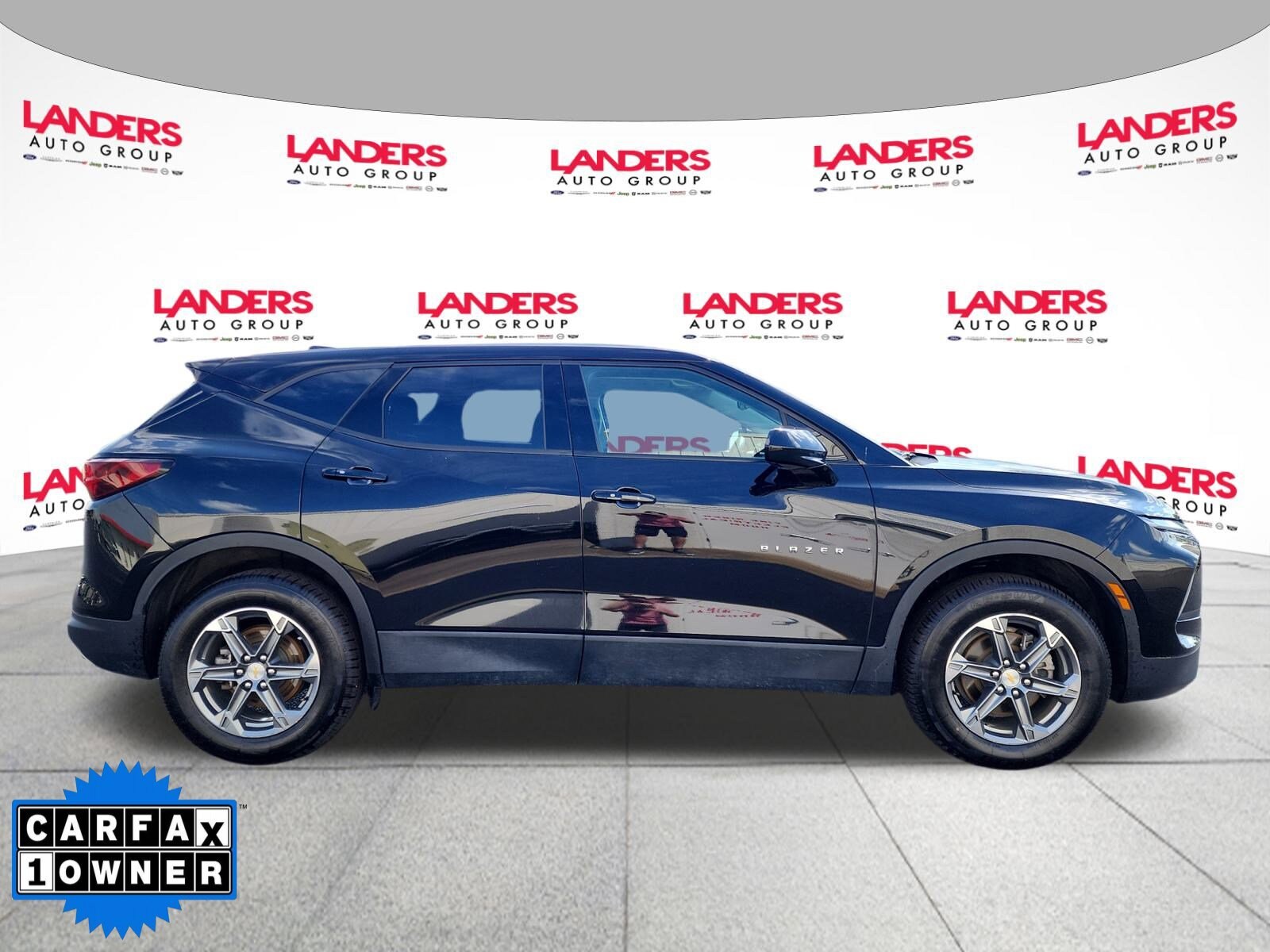 2023 Chevrolet Blazer 2LT photo 2