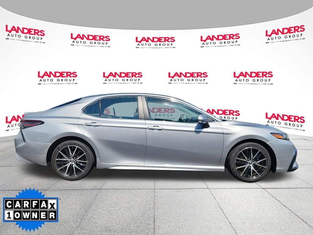 Used 2023 Toyota Camry SE SE Auto