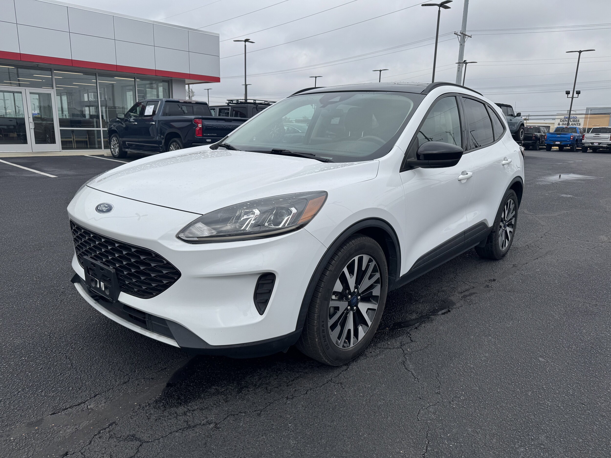 2020 Ford Escape SE Sport Hybrid photo 3