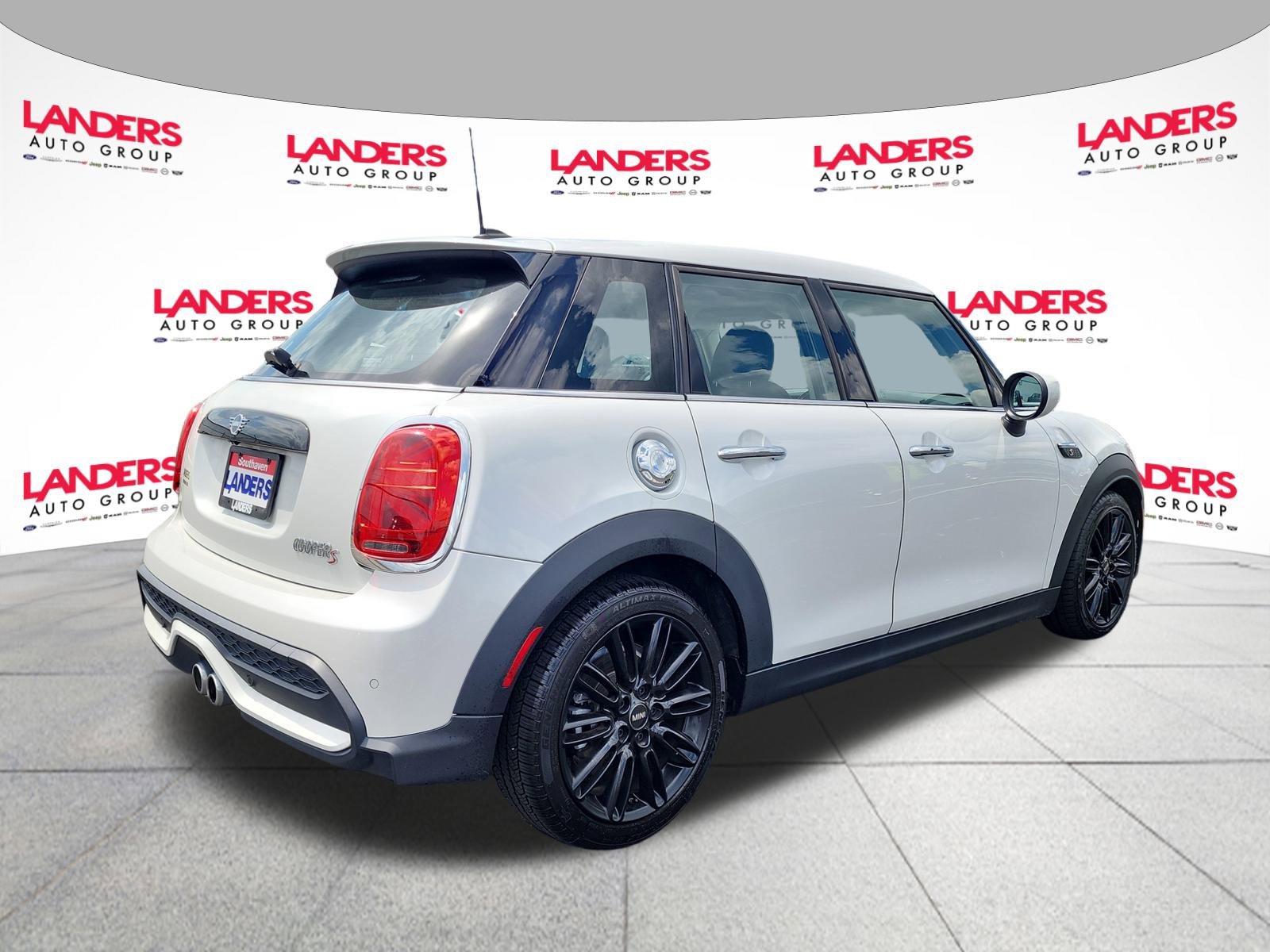 2024 Mini Cooper 4 Door Hardtop S photo 3