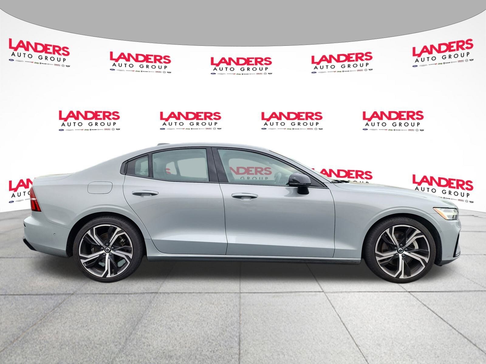 2024 Volvo S60 B5 Plus photo 2