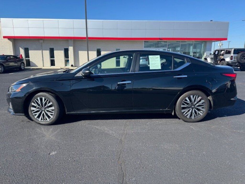 Used 2024 Nissan Altima 2.5 SV Sedan