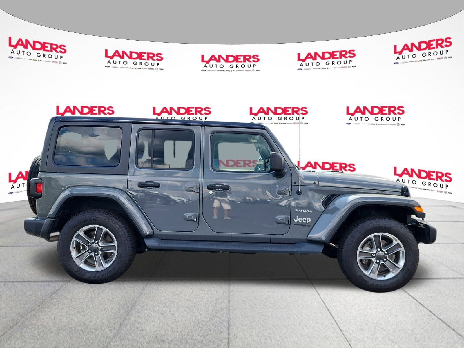 2021 Jeep Wrangler Unlimited Sahara photo 2