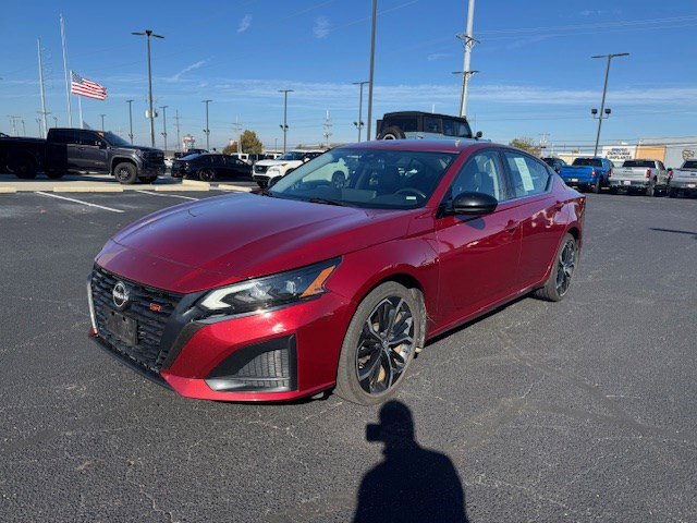 2023 Nissan Altima 2.5 SR photo 3