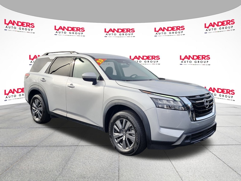 Used 2023 Nissan Pathfinder SV SV 2WD