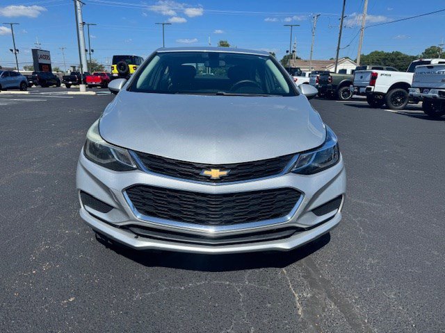 2017 Chevrolet Cruze LT photo 2