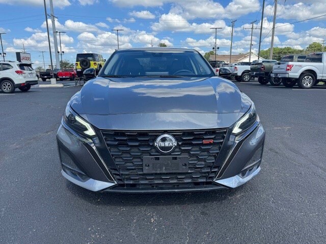 2023 Nissan Altima SR photo 2