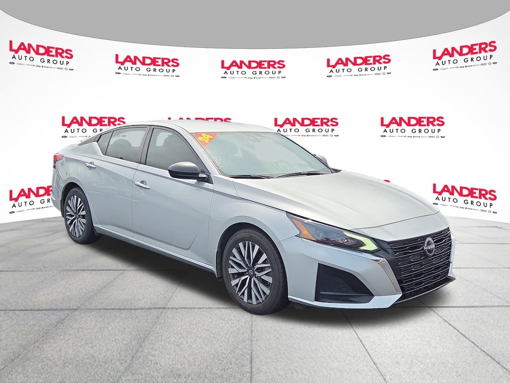 Used 2024 Nissan Altima 2.5 SV Sedan