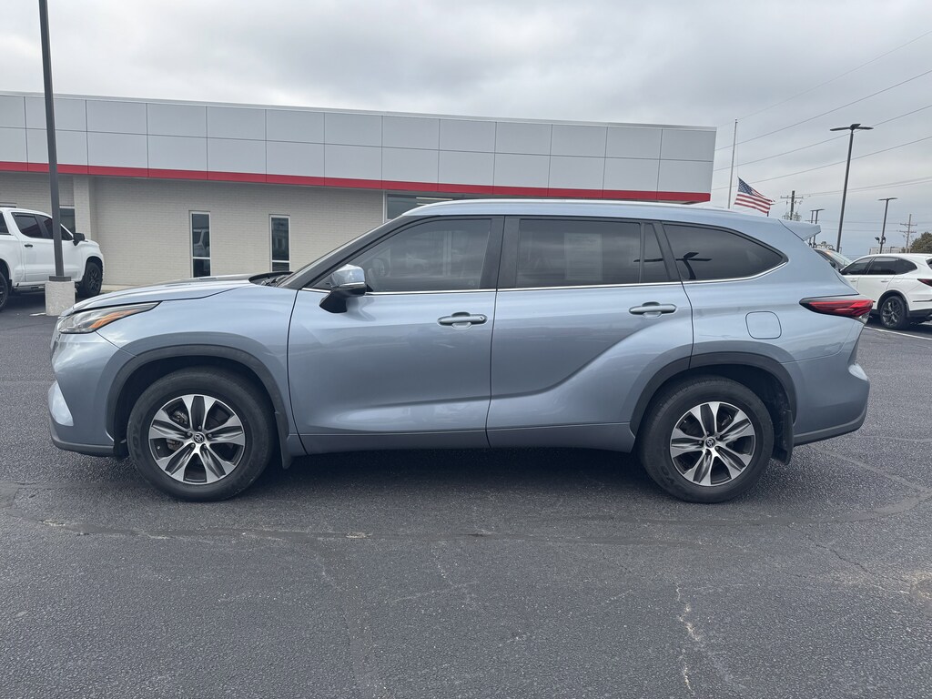 Used 2023 Toyota Highlander XLE XLE FWD