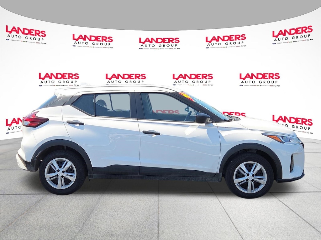 Used 2022 Nissan Kicks S S FWD