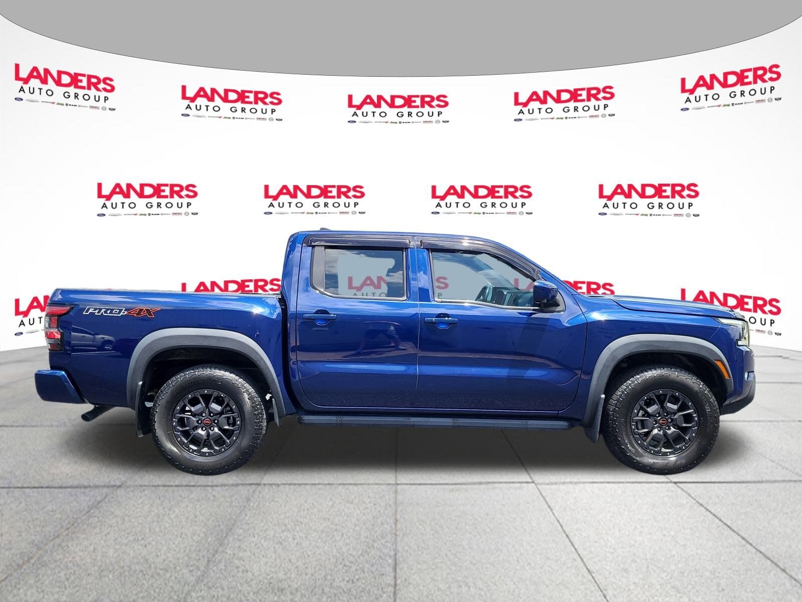 2022 Nissan Frontier Crew Cab PRO-4X photo 2