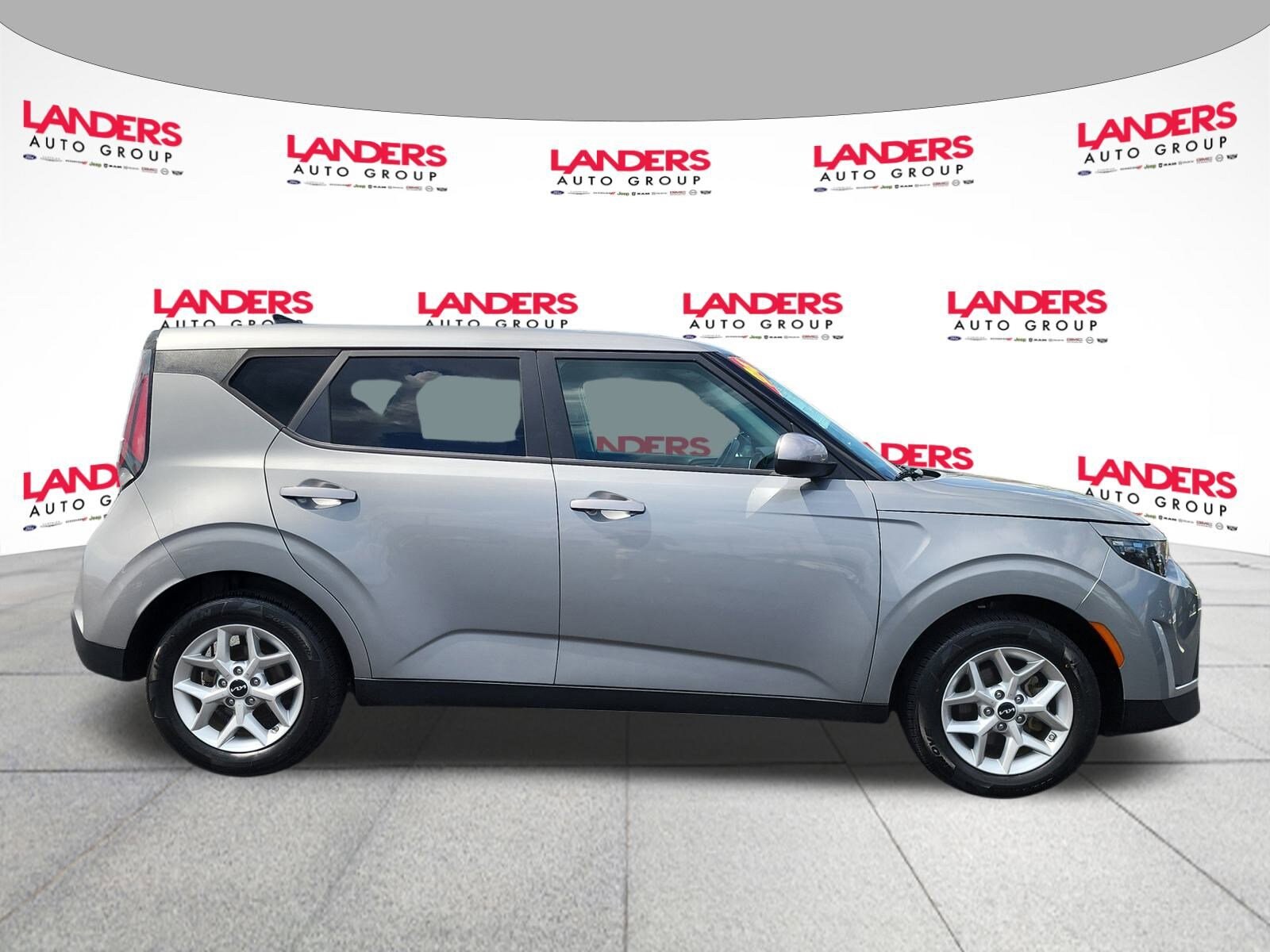2024 Kia Soul LX photo 2