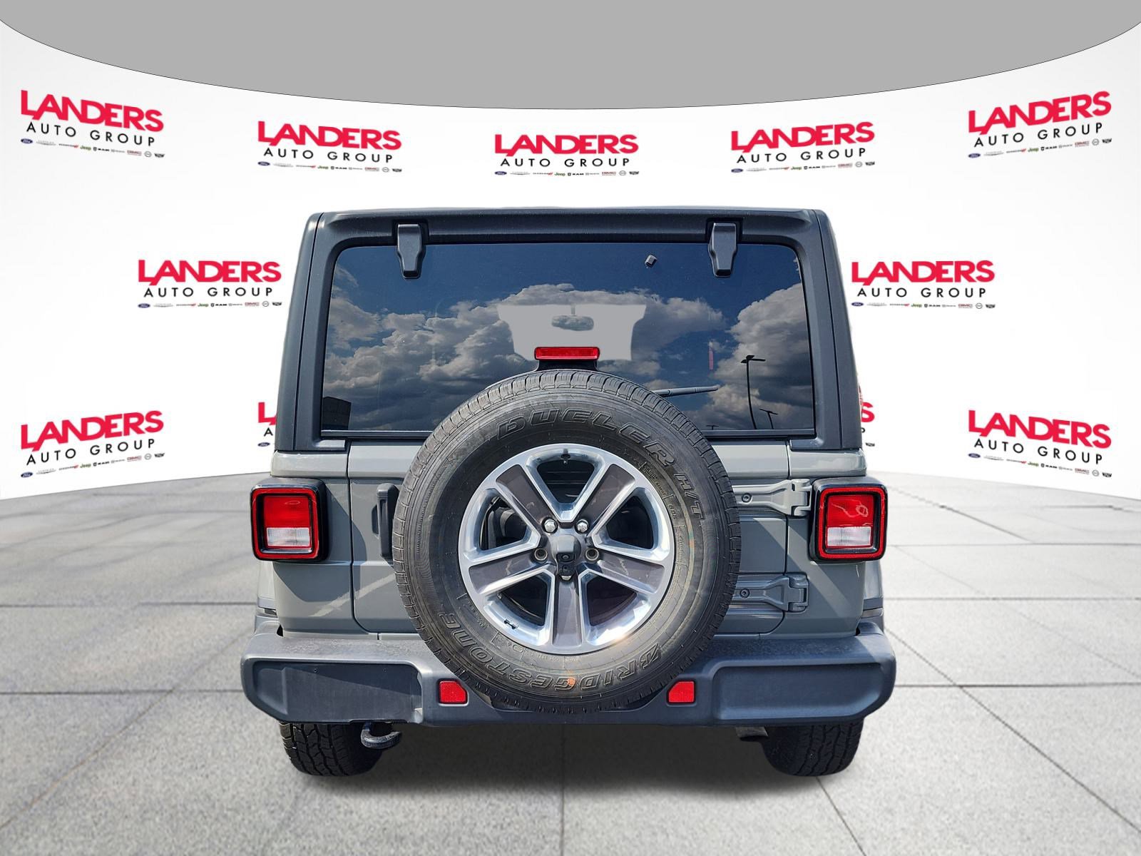 2021 Jeep Wrangler Unlimited Sahara photo 4
