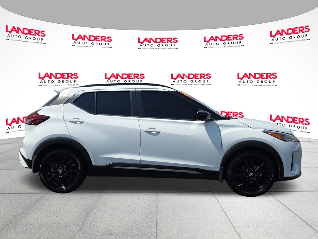 Used 2023 Nissan Kicks SR SR FWD