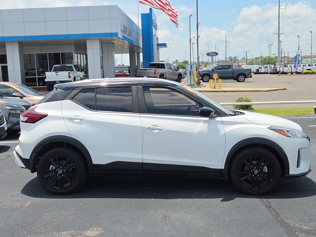 Used 2023 Nissan Kicks SV SV FWD