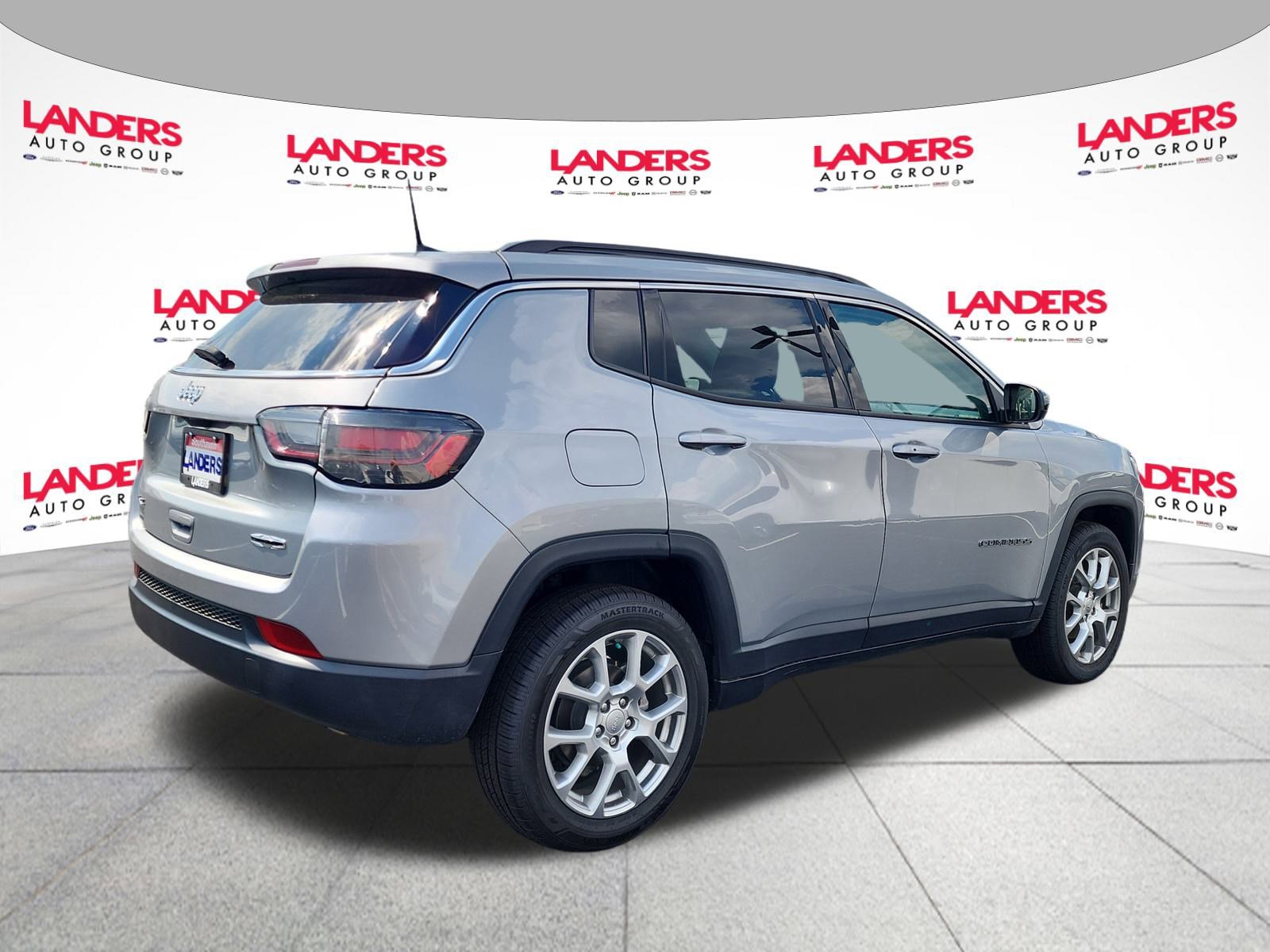 2022 Jeep Compass Latitude Lux photo 2