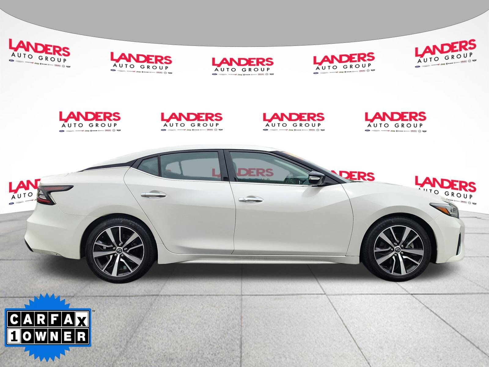 2023 Nissan Maxima SV photo 2