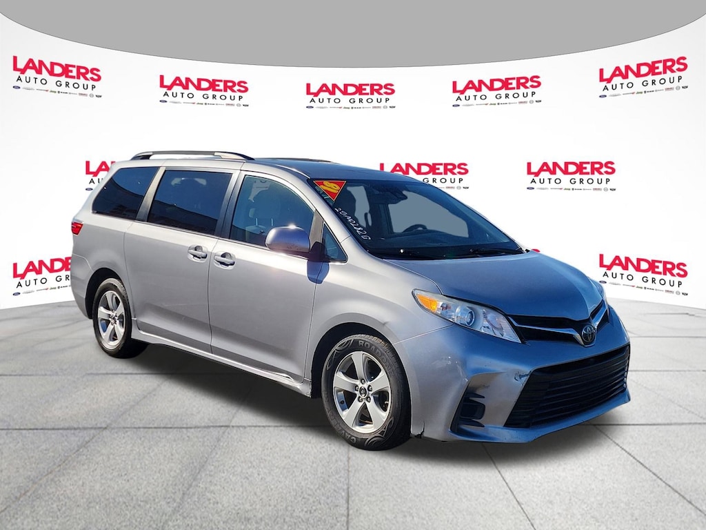 Used 2018 Toyota Sienna LE LE FWD 8-Passenger