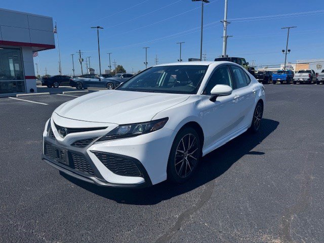 2024 Toyota Camry SE photo 3