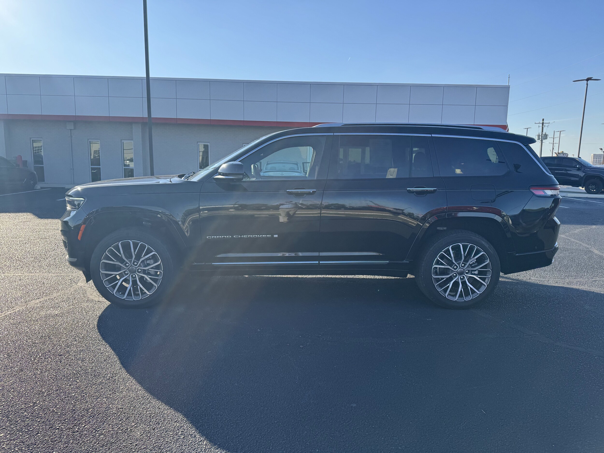 2021 Jeep Grand Cherokee L Summit Reserve photo 4