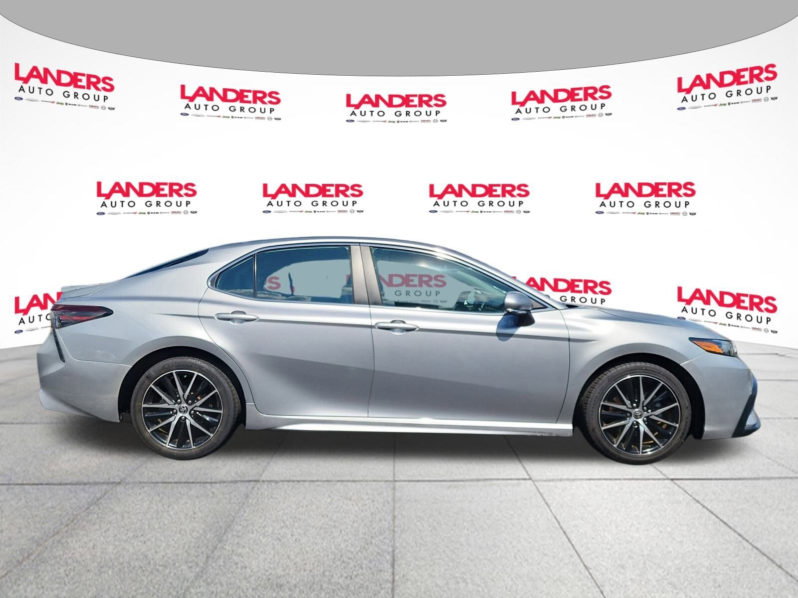 2023 Toyota Camry SE photo 2