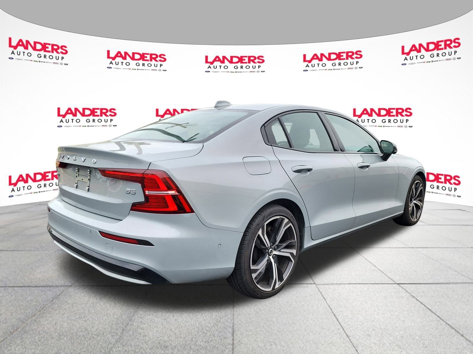 2024 Volvo S60 B5 Plus photo 3